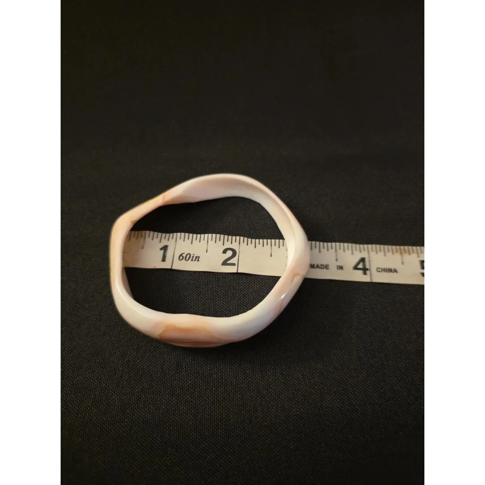 VINTAGE BLUSH PINK CONCH PEARL SHELL CARVED ASYMMETRICAL BANGLE BRACELET UNIQUE
